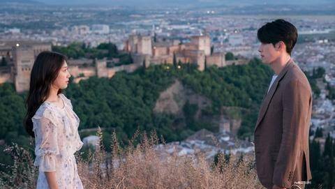 原创原创阿尔罕布拉宫的回忆朴信惠好感穿搭大起底戏里戏外都撩人