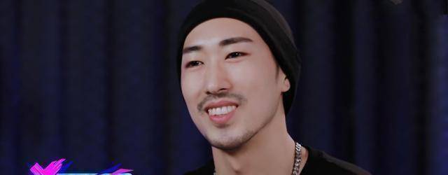 原创原创街舞3刘雨昕称赞林梦回忆练习的时候每天做几百个俯卧撑