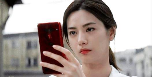 而更厉害是,在接下来的两年里,林珍娜竟然蝉联了两次榜单冠军,成为了