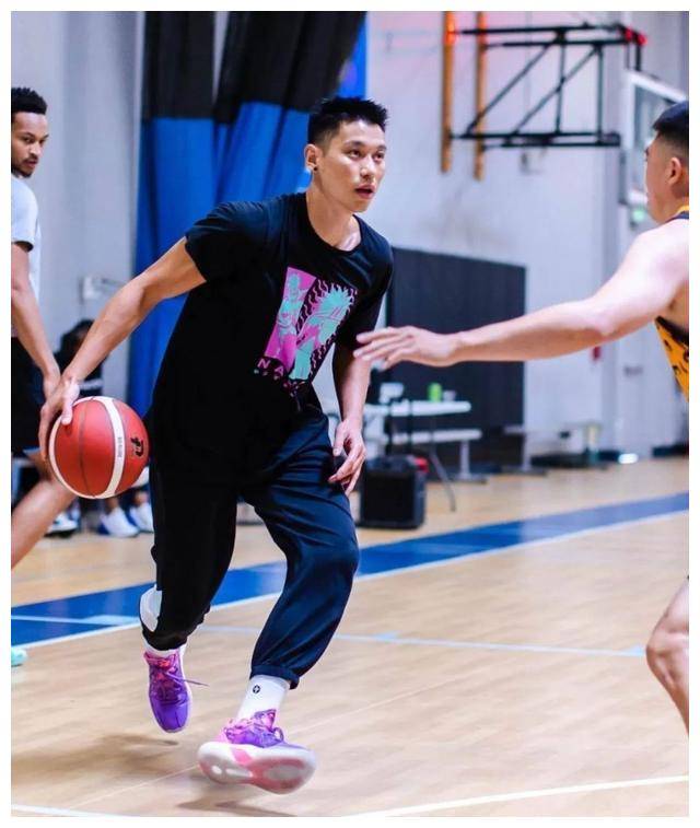 原创林书豪惨遭重罚球队操控引退危机生涯风云变幻