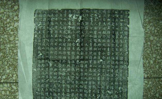 公元621年,窦建德在虎牢关败于李唐大军,窦建德被押至长安斩首示众.