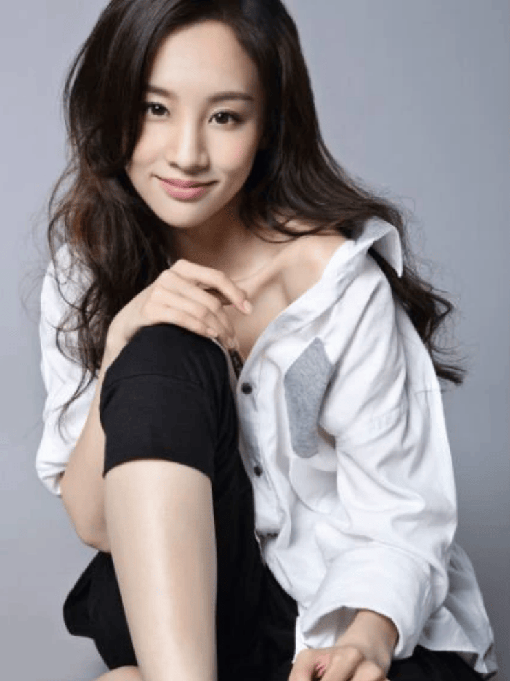 陈龙曾是胶水厂工人闪婚小10岁章龄之走红后对妻子不离不弃