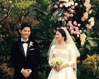 原创宋仲基分手后为美女喝酒助威还推倒6000万婚房重建彻底活回自我