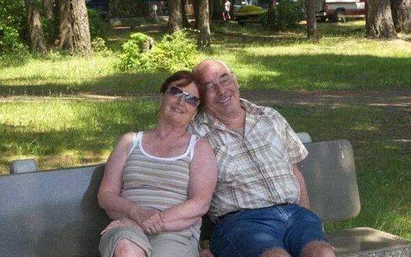 原创92岁老人患上相思病见老伴儿后宝贝我找你找得太辛苦