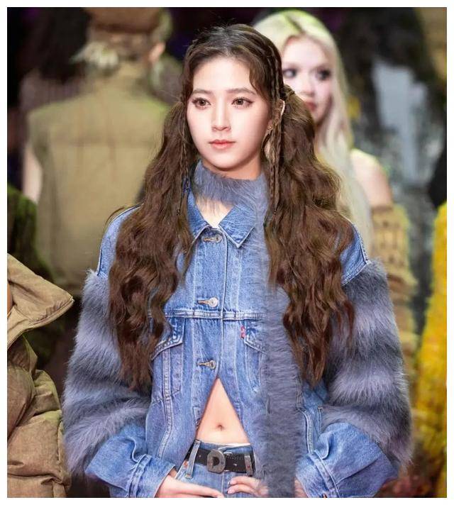 欧阳娜娜带全家录制综艺上节目一拖三场面温馨又欢乐