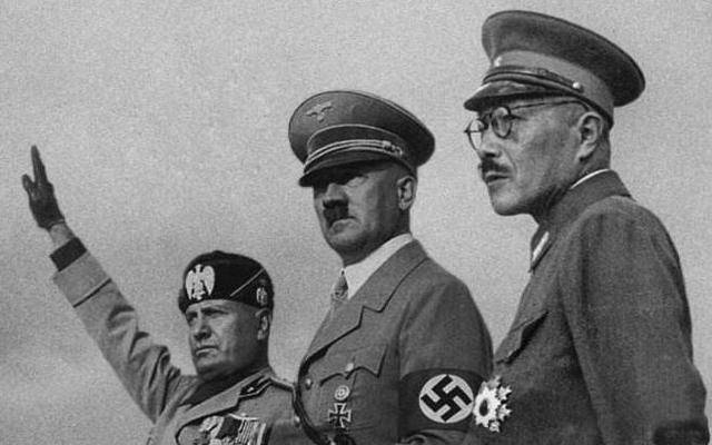 原创风流间谍辛西娅偷密码被发现后靠脱衣成功自救