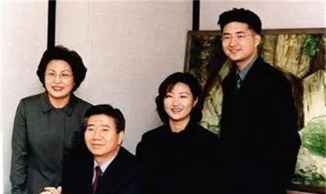 原创韩国前总统卢武铉跳崖身亡细节曾向警卫员要烟通过电脑留遗书