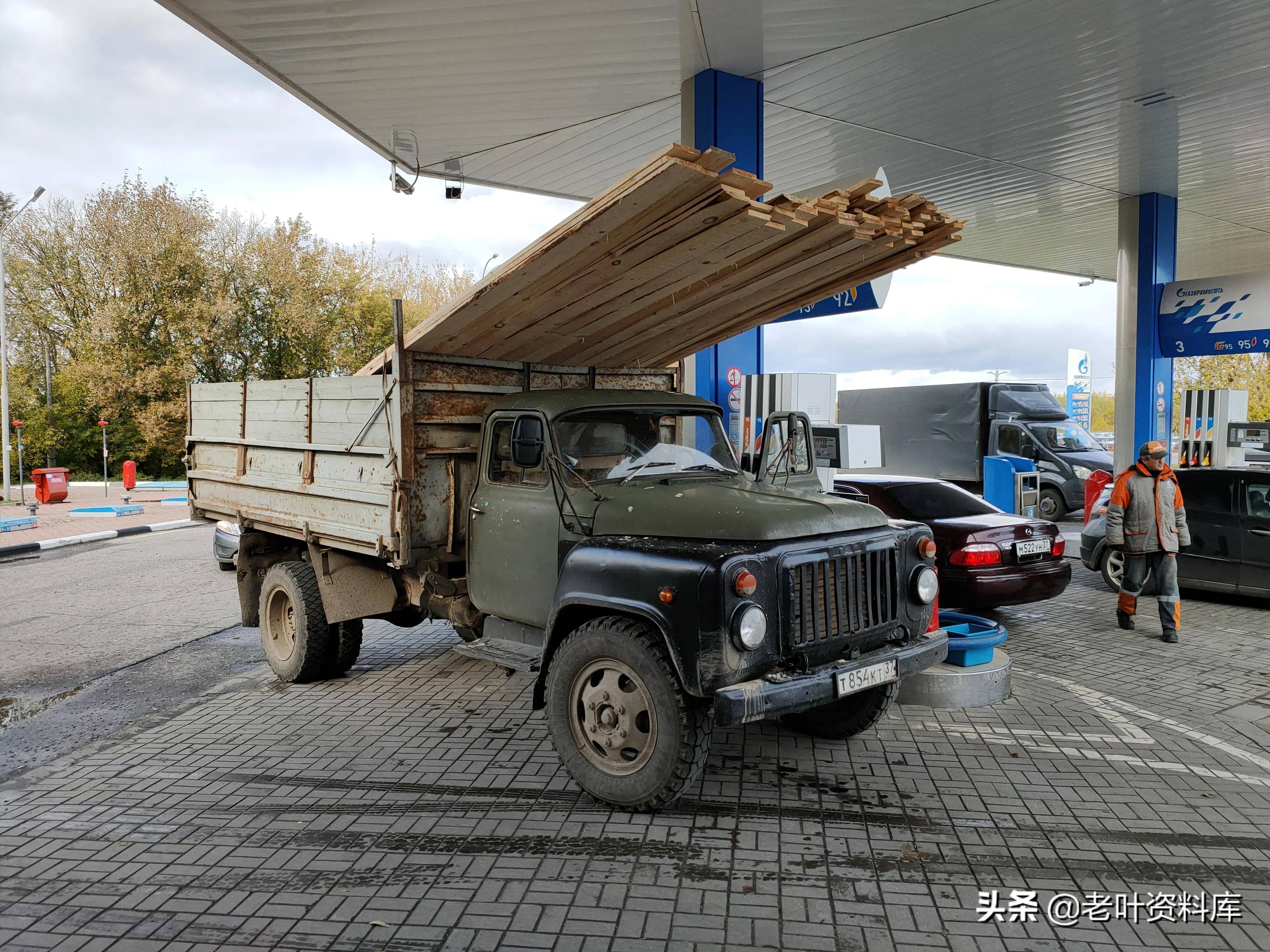 地点同上, 吉尔131卡车,停产时间是1994年.