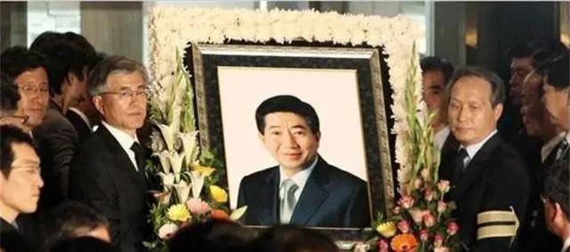 原创韩国前总统卢武铉跳崖身亡细节曾向警卫员要烟通过电脑留遗书