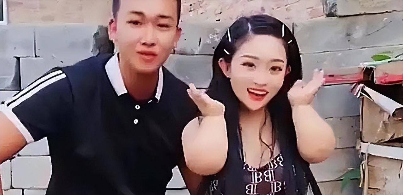 原创河北侏儒女孩自小被生父抛弃身高1米1与1米87男友相恋