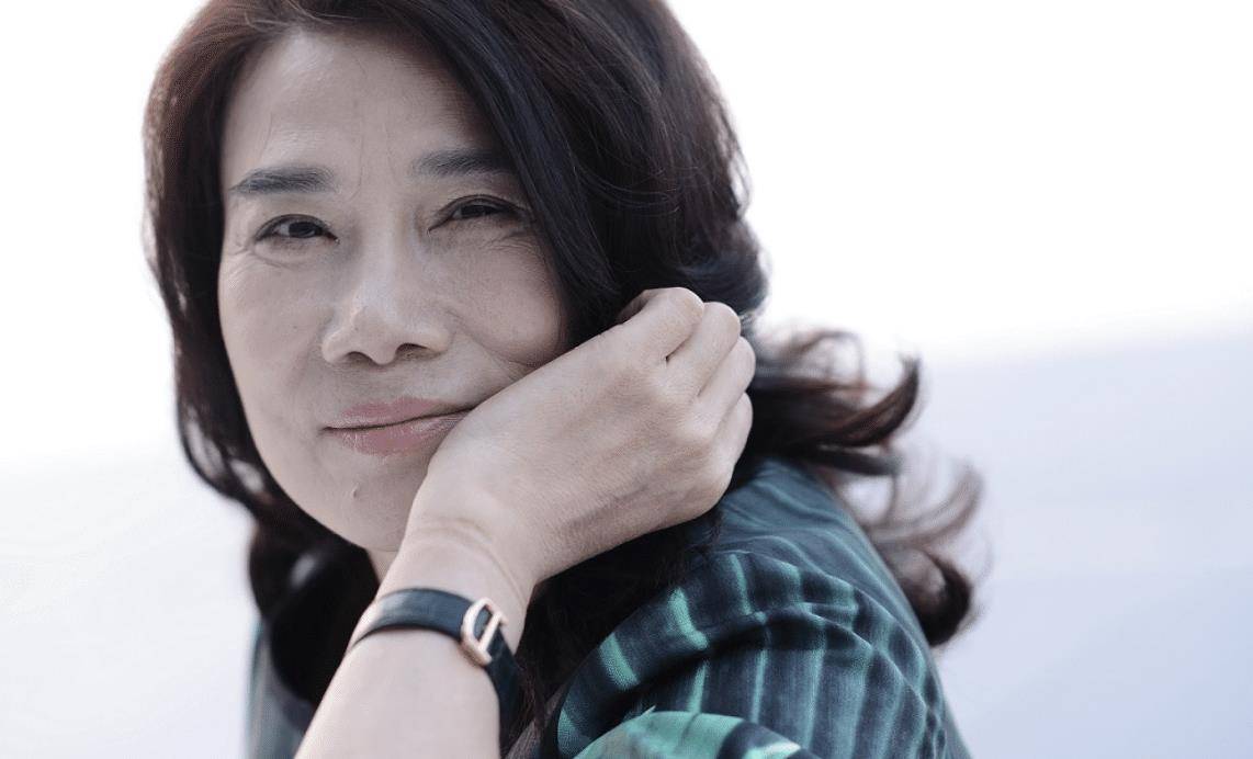 原创董明珠与亲哥断亲20年拒绝和90多岁的母亲生活这是为何