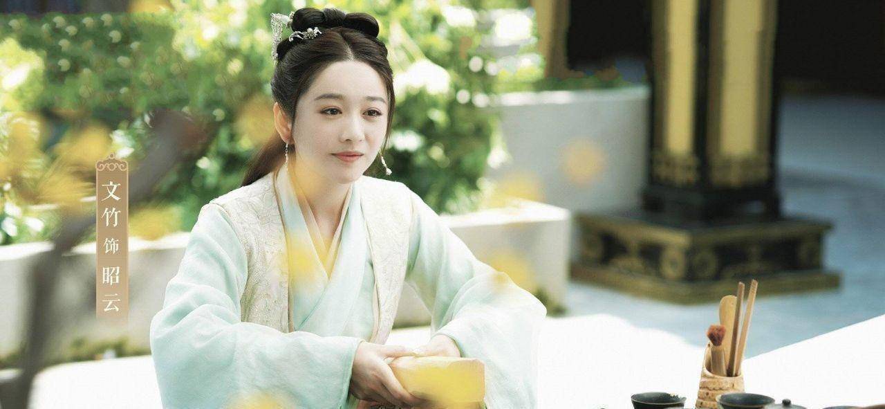 黄灿灿,饰演大美女沉鱼,戏内受多数男人青睐,为女主荣乐办事.