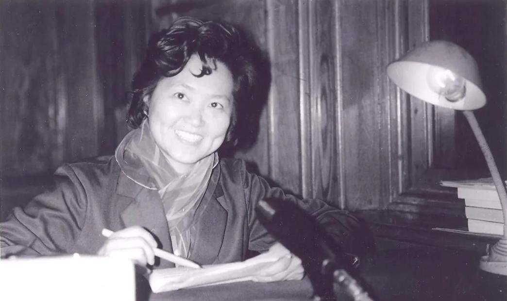 图:《空中之友》的女主播 徐曼1983年5月,我想家想的难受.