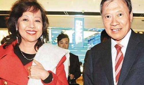 第二天早上张子强母亲邓细妹推开房门问道:"阿芳,强子昨天晚上没回来