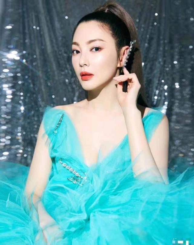 "华语天后"张雨绮霸气宣言:歌坛地位稳了,有一说一唱的真好看_网友