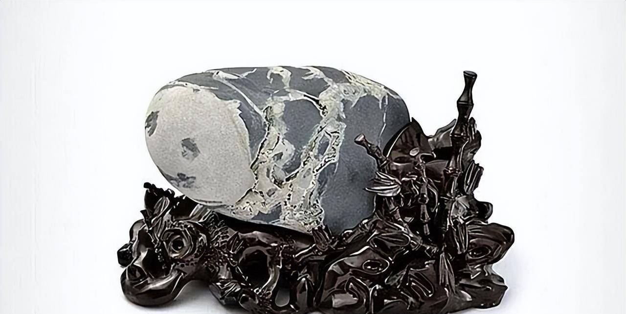 原创03年青岛大哥捡到熊猫奇石有人出价百万也不卖专家估值1亿