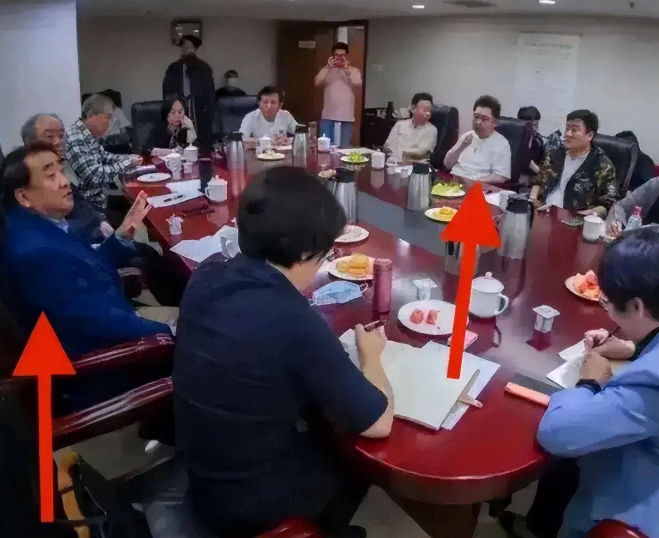 原创笑飘了有玄机曲协举办茶话会姜昆和于谦面对面是谈判摊牌还是磋商