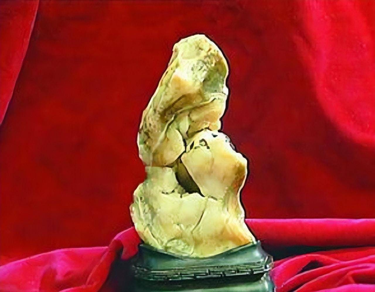 原创03年青岛大哥捡到熊猫奇石有人出价百万也不卖专家估值1亿