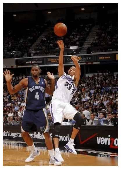 麦迪与哈登超强犯规大师承载传奇交锋