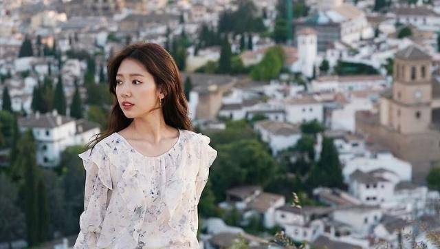 原创《阿尔罕布拉宫的回忆》朴信惠好感穿搭大起底,戏里戏外都撩人_剧