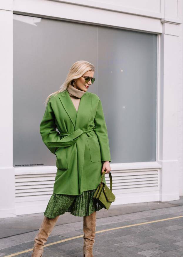 群青绿色流行要会搭,4种冬季搭配示范,总有一款适合你