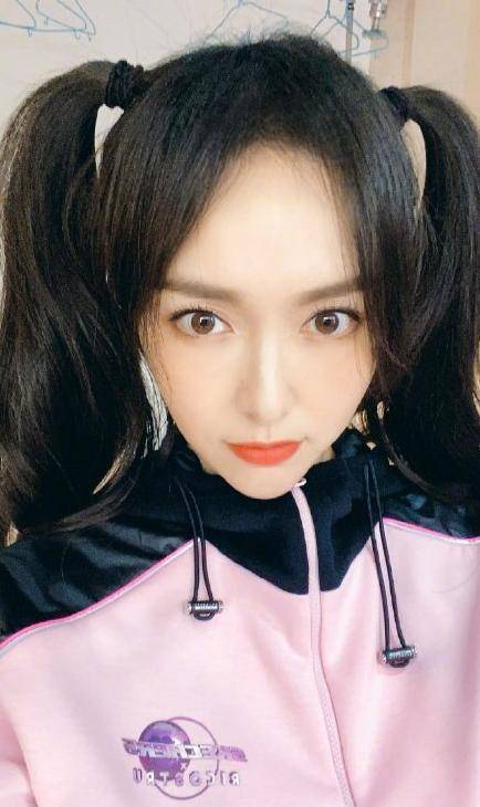 原创唐嫣晒双马尾自拍37岁元气满满甜美可爱似18岁少女
