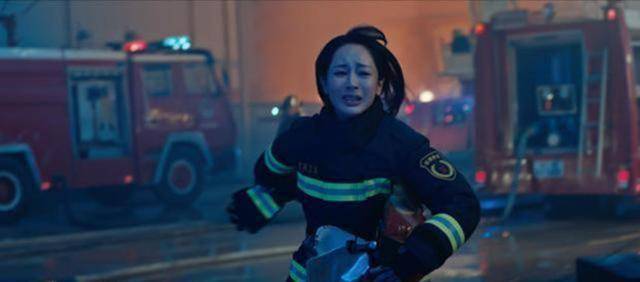 原创原创烈火英雄成暑期黑马黄晓明完美蜕变杨紫再现旺夫体质