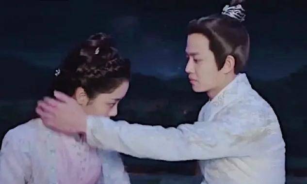 原创锦衣之下屋顶吻终于来了但又是吻替又是借位粉丝大呼不过瘾