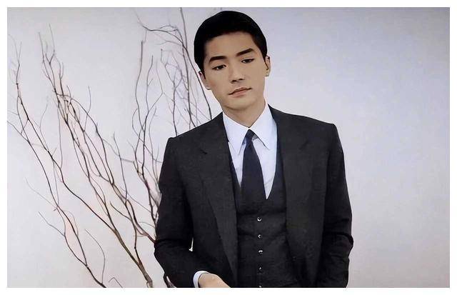 尊龙盛世美颜传奇智慧兼备领先之道