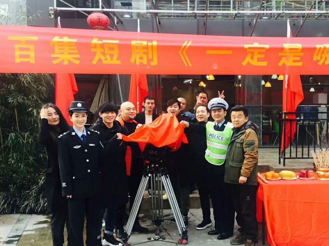 著名导演刘小春和硕佳十年后携《男人三十》原班人马再出经典.