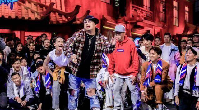 其实去年舞佳舞就有多位成员参加了第一季节目,比如特邀嘉宾黄景行