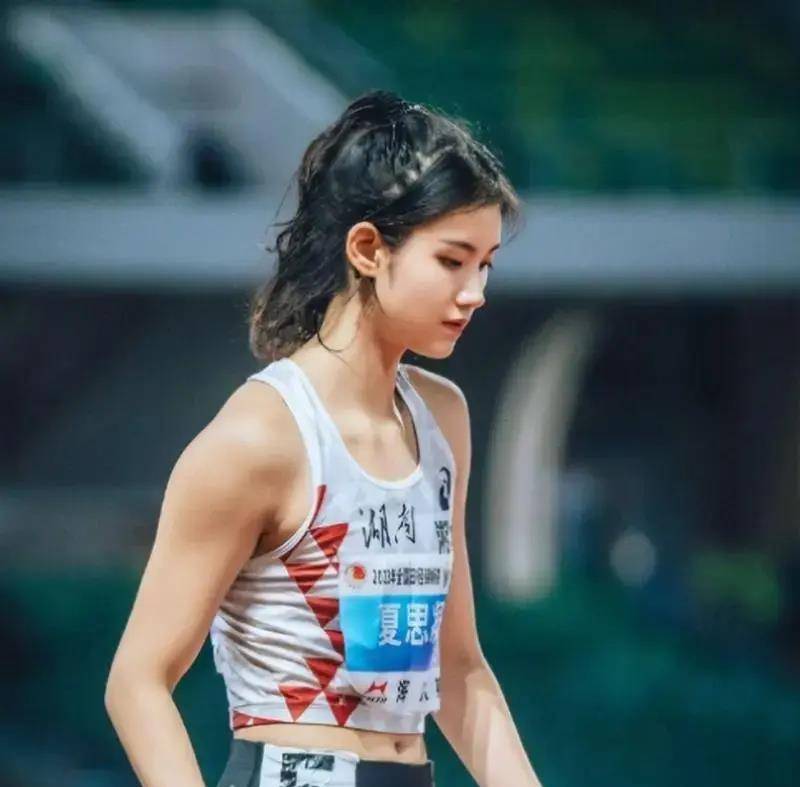 夏思凝颜值与实力并存田径赛场上的新星