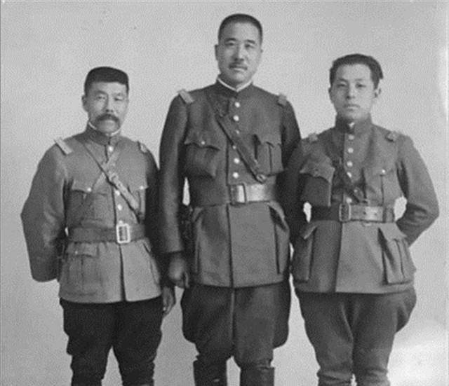 左褚玉璞,中张宗昌,右张学良为了给母亲出气,他回到家中就下令厨师