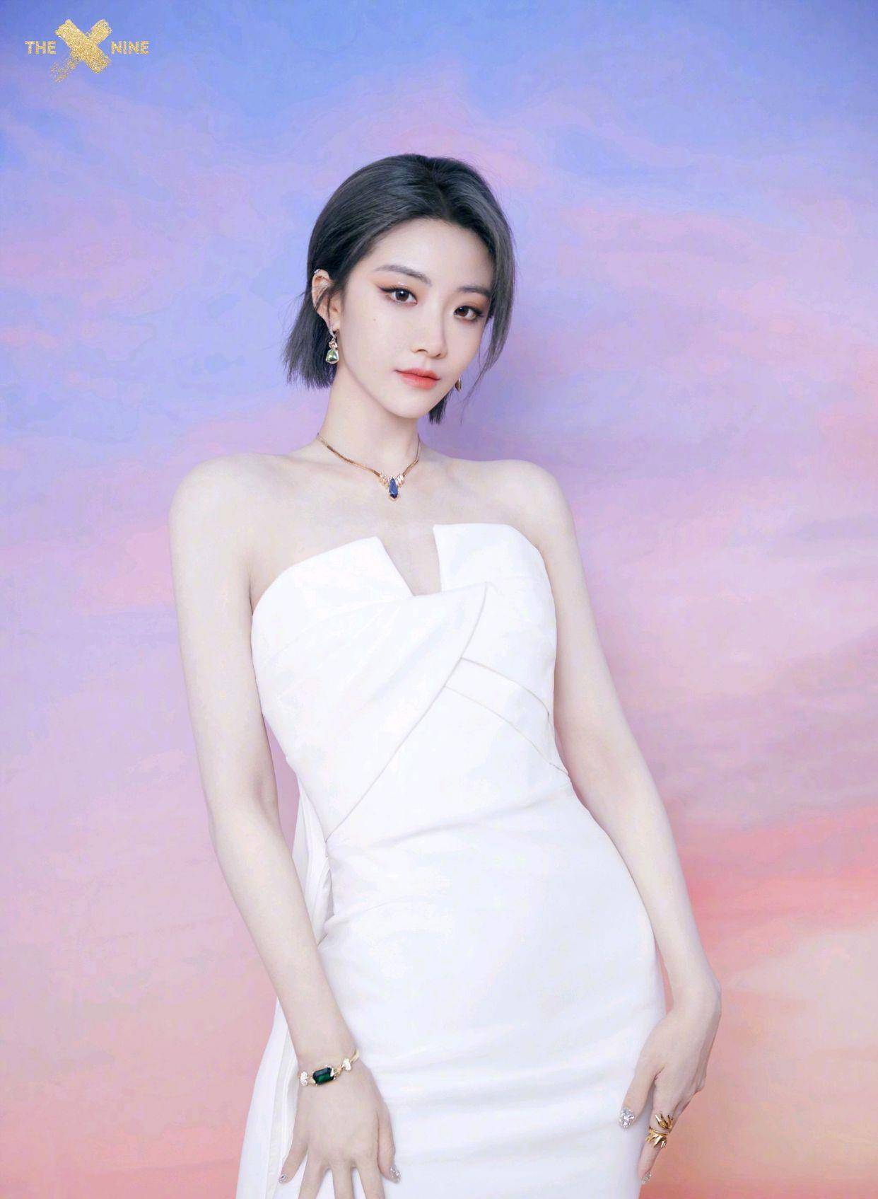这两期的表演当中,the9成员的衣服造型成了讨论的亮点,真正表演的内容