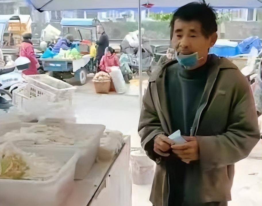 浙江老人画"纸币"付账吃饭,老板得知后却并不揭穿:能帮则帮_国色_爷爷