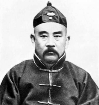 接着损共和民不聊生,最后请溥仪复位拯救万民——溥仪是怎么回应的呢?