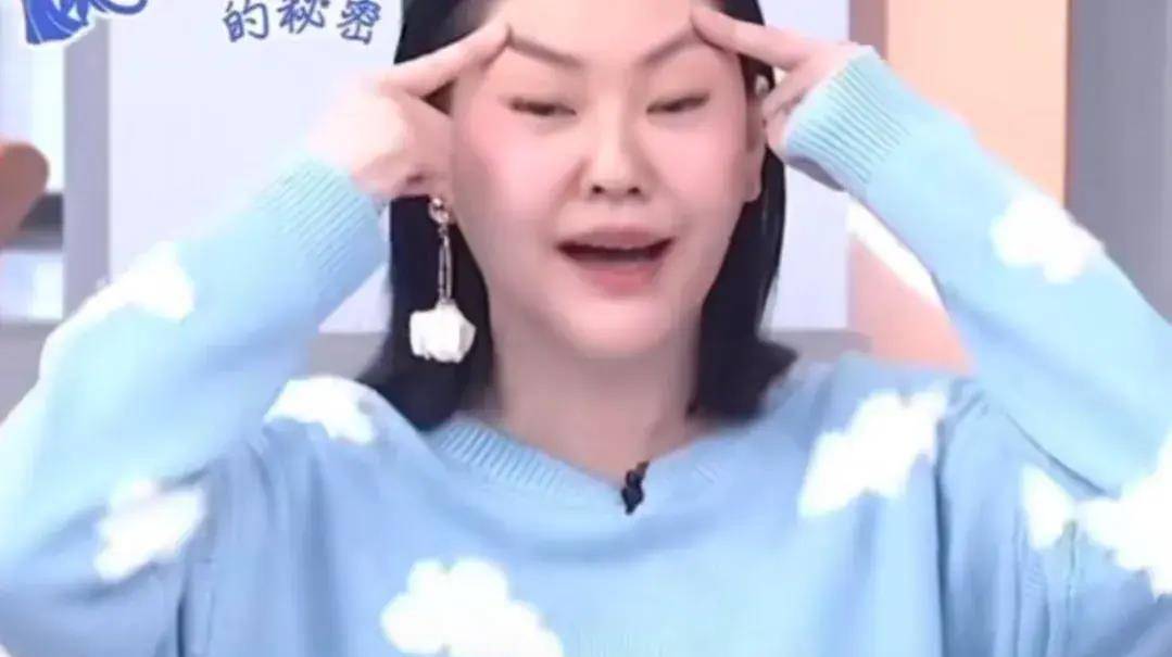 原创小s节目露面面部肿说话吐字不清网友填充了越来越像s妈
