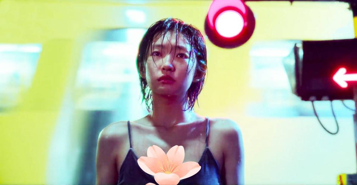 最后,她也死于自己想要证明爱的自残行为中.