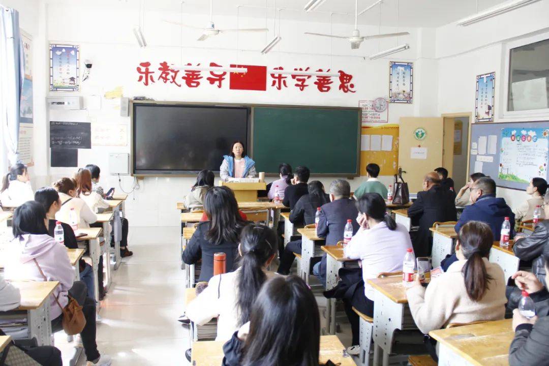 迪涛学校初中部召开九年级家长会