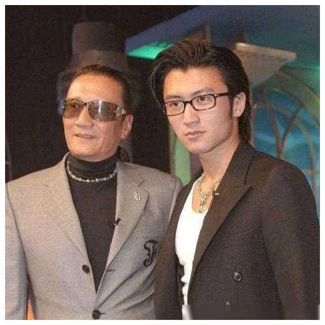 与谢霆锋,关智斌的互动更是让粉丝们狂热尖叫,三位偶像同台飙戏,颜值