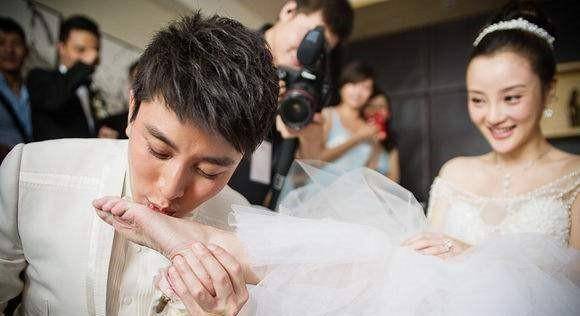 贾乃亮韩雪配音上热搜:成年人的底气从自爱自律开始_李小璐_英语_女神