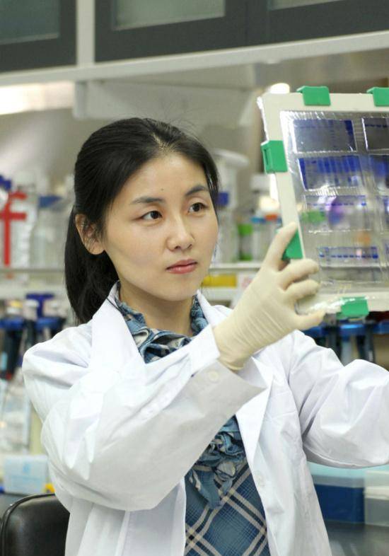 37岁攻克世界难题,原是清华"最美博导",如今成为美国两院院士_颜宁