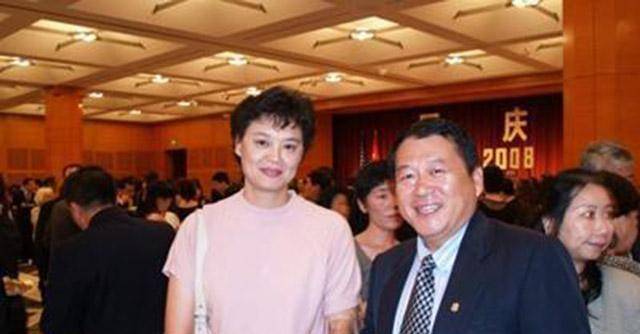 女排功勋球员周晓兰,如今定居国外,膝下育有2女,感谢祖国栽培