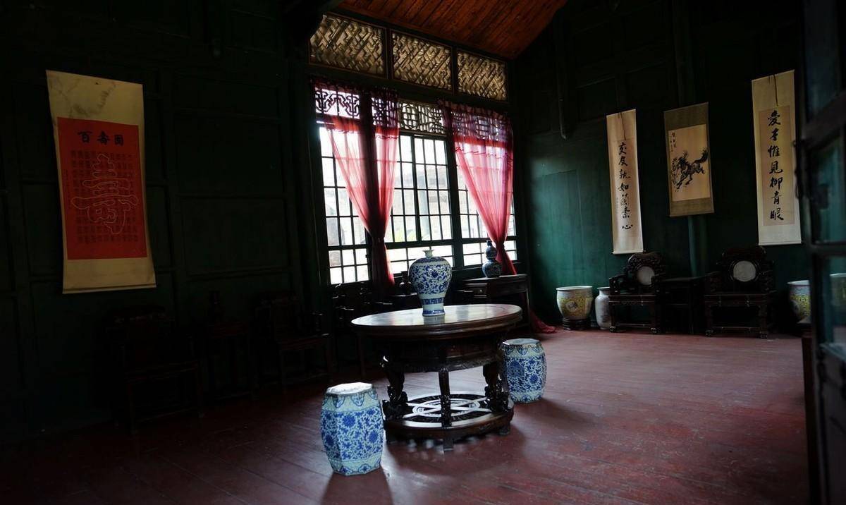 原创恶霸地主刘文彩庄园如今成旅游景点图8反映滔天罪行