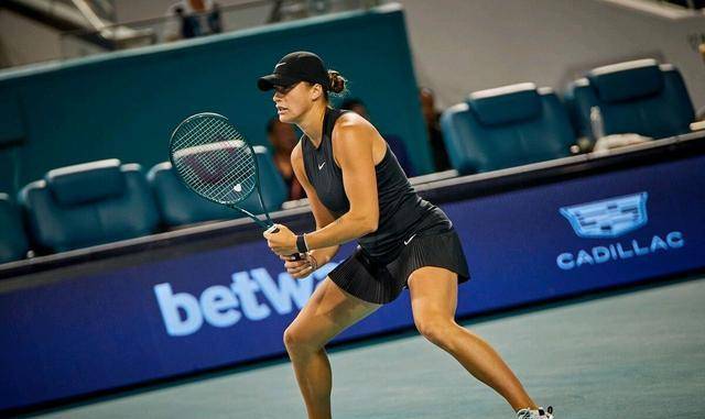 迈阿密赛第五日:世界前十意外出局,萨巴伦卡,郑钦文惨遭淘汰_比赛_贾