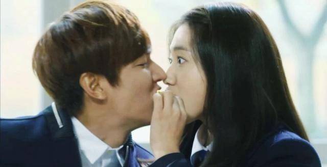 《罗曼史是别册附录》李钟硕,李奈映「辣炒年糕之吻」上面几部的吻戏