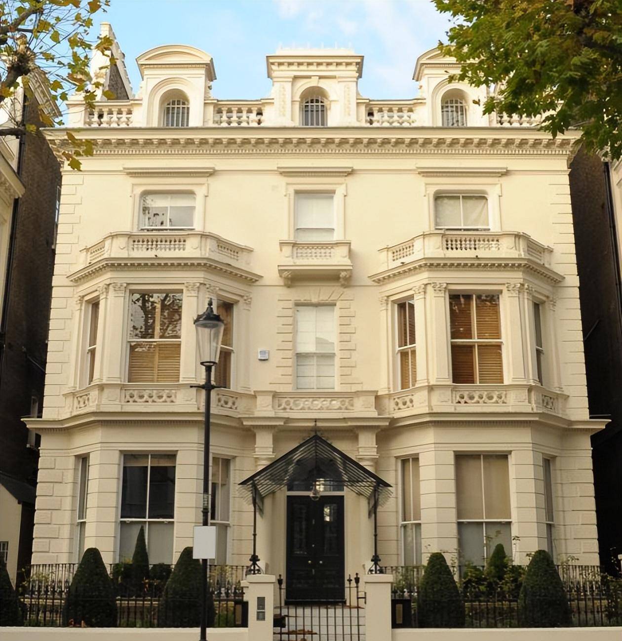 7亿豪宅,房子那么大,熬夜做家务是「赎罪」吗?