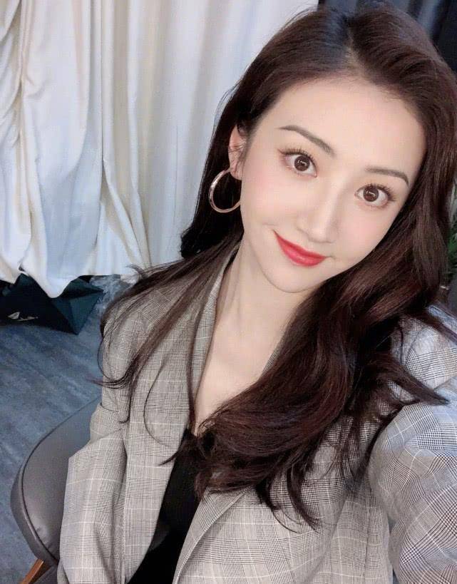 原创景甜520上线公开表白晒自拍传达爱意面色红润锁骨抢镜美出新高度