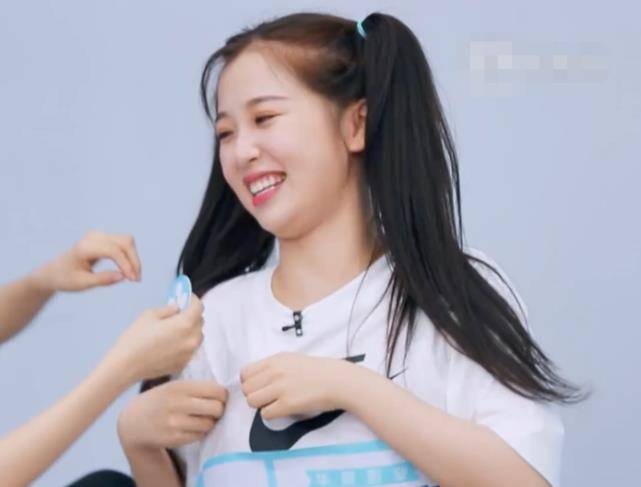 原创有种炫富叫虞书欣的美瞳看清款式那一刻原谅我没见过世面