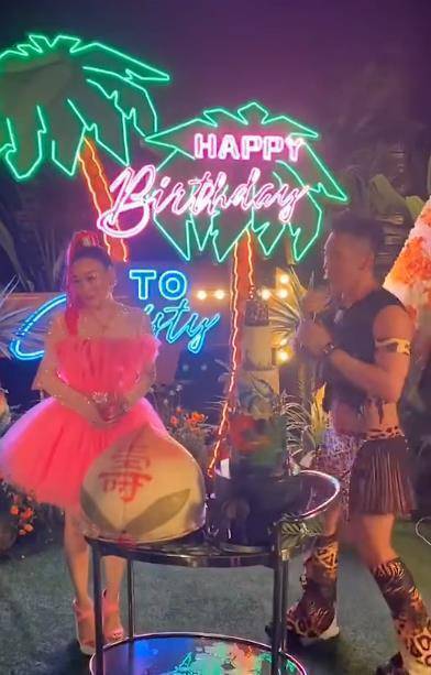 原创张伦硕陪伴钟丽缇练舞惋惜自己不能穿高跟鞋跳舞也不忘秀恩爱